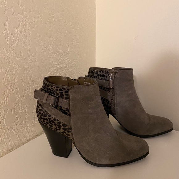 Jeanne Beker Suede Bootees - Picture 4 of 8